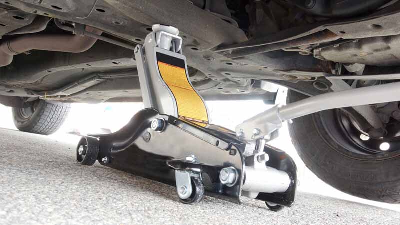 do travel trailers come with tire jacks